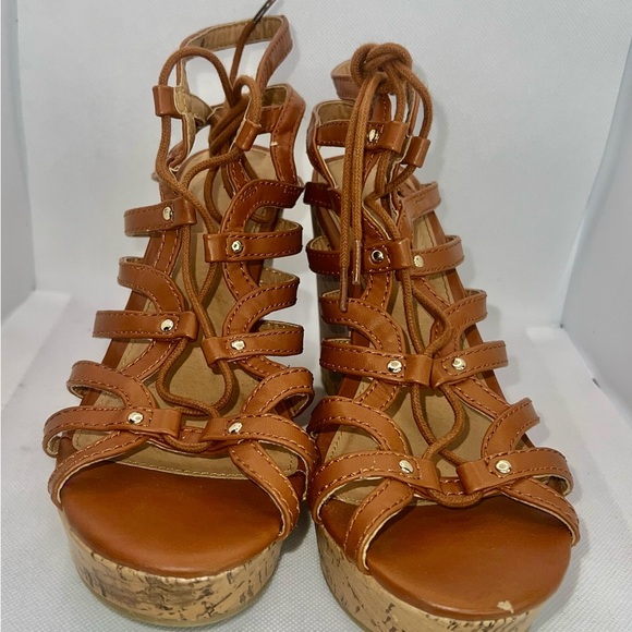 ♦️ Women's Tan Gladiator Sandals - Picture 2 of 5